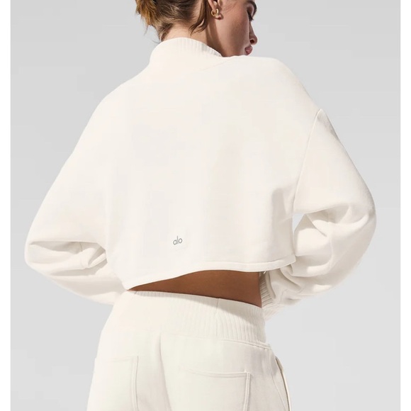 ALO Yoga Women's Cropped Serenity Coverup in Ivory Size M (NWT) - Picture 2 of 7